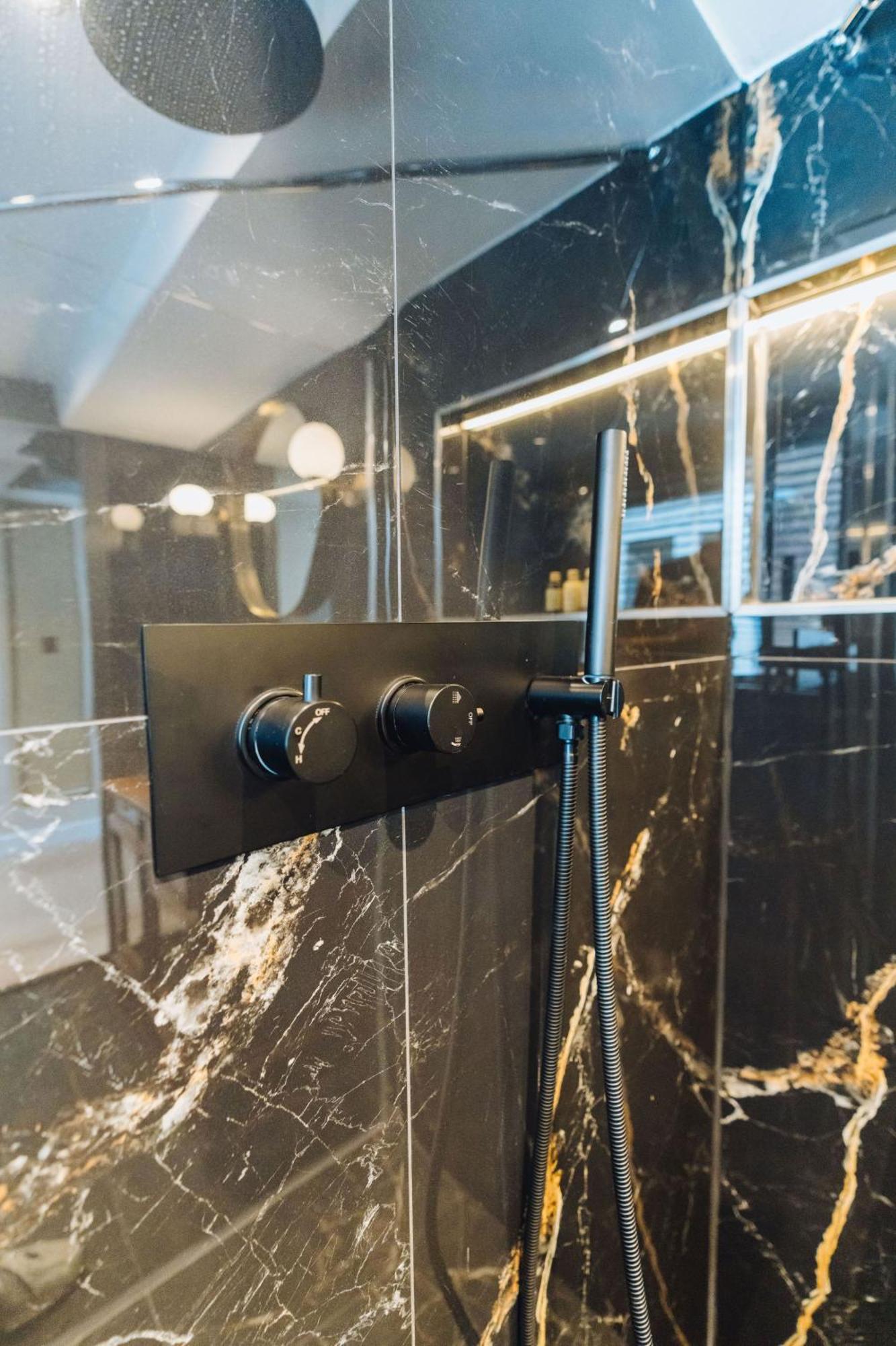 Lok Historics Luxury Art-Inspired Loft In Historic City Centre! Haarlem Exteriör bild